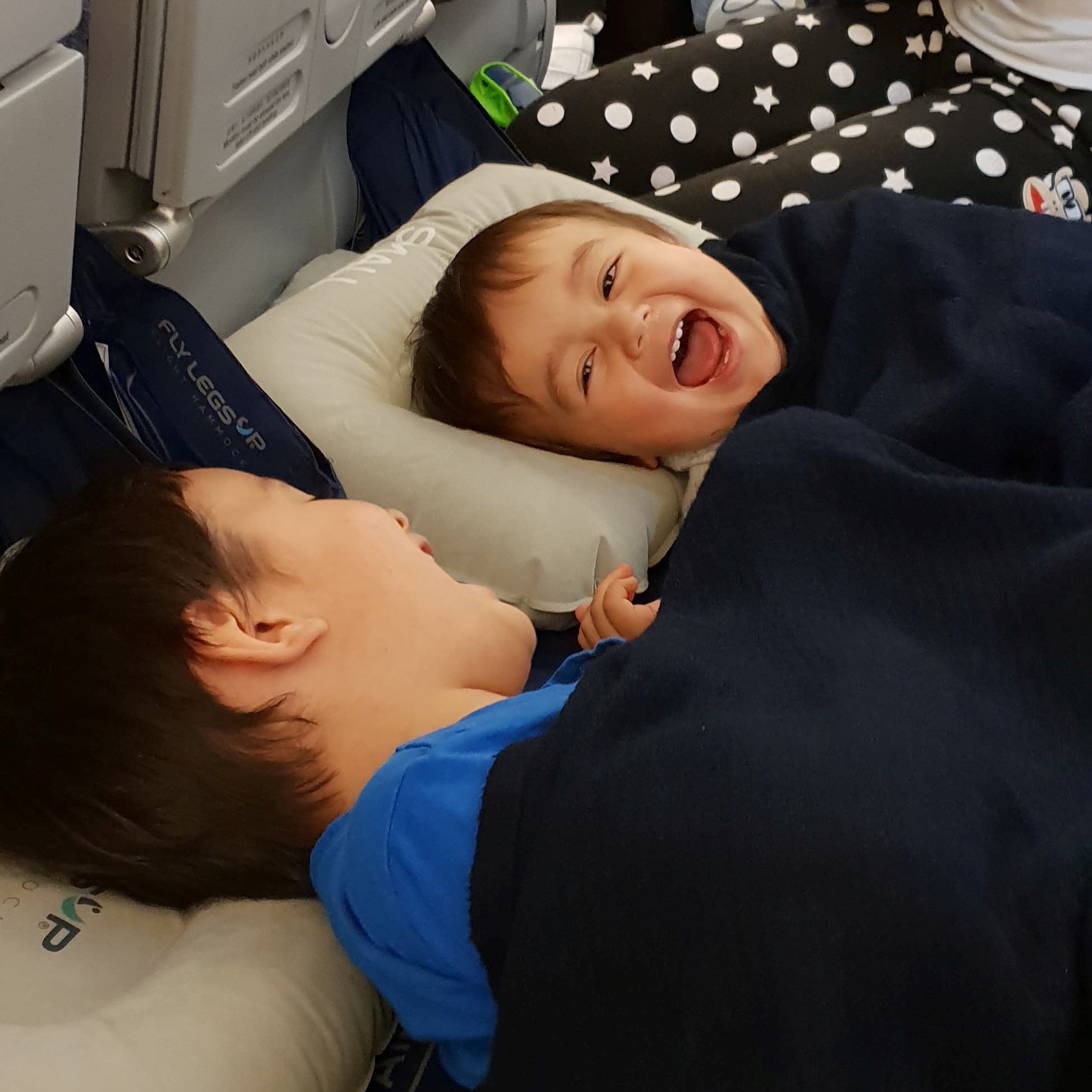 2 happy brothers - Luke, Air China