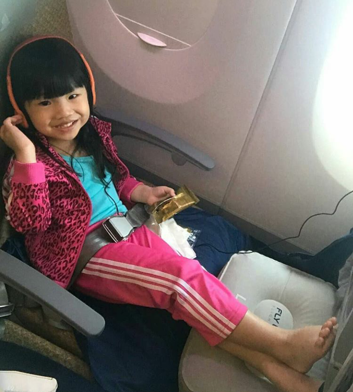 "Extremely light and portable" - @missuschewy, Singapore Airlines