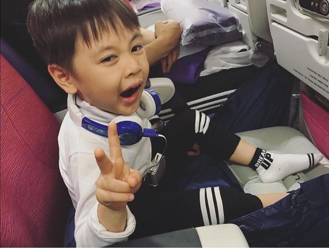 "How to fly economy class" - @thunderborn, Thai Airways